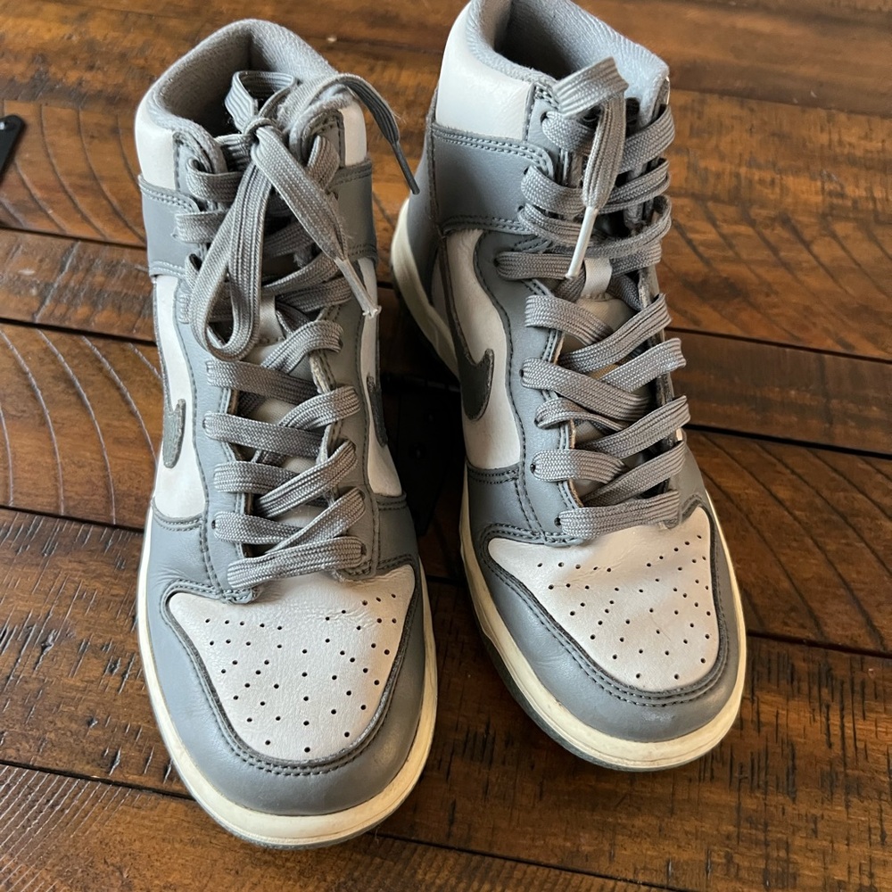 Nike Dunk High SE GS Light Bone Tumbled Grey Size 4.5y Sneakers DM1028-001